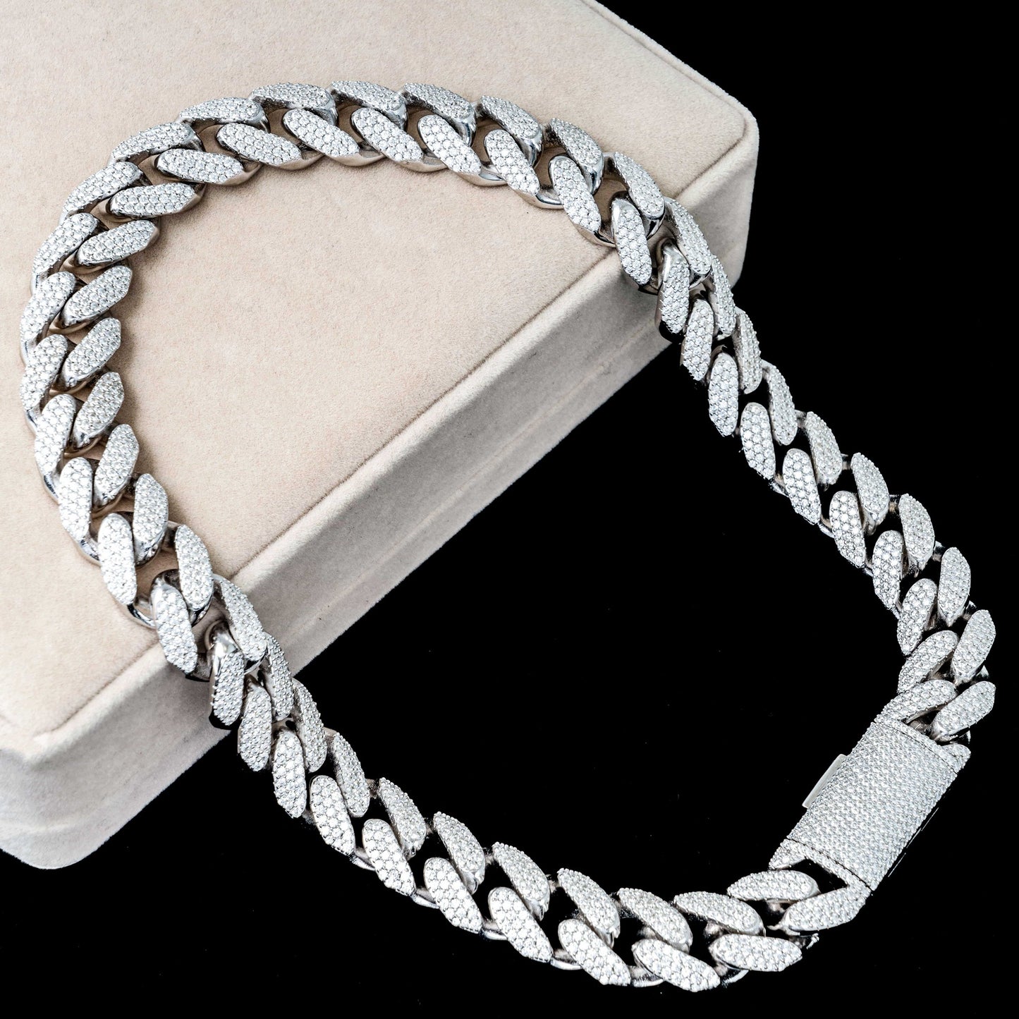 18MM MOISSANITE CUBAN LINK CHAIN